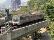 列車正在駛入隧道往彩虹站（2023年2月）