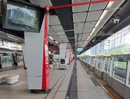 九龍灣站月台（2025年4月）