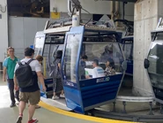 44號纜車在昂坪纜車站上客（2023年6月）