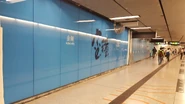 2號月台，牆身正套上新款焗漆板（2016年7月）