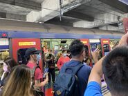 Many people take photo for last MLR journey in Sha Tin Station 06-05-2022 (1)