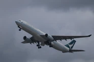 國泰航空空中巴士A330（B-HLU）從香港起飛（2024年4月）