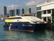 此航線高速渡輪用船海翠到達中環6號碼頭（2019年4月）