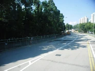 連接松逸街一端