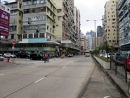 荔枝角道以西一段，左為廣東道（2023年3月）