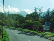 連接赤鱲角南路及東涌海濱路迴旋處的一端