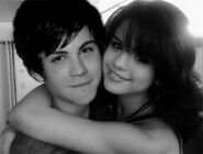 Logan-lerman-selena-gomez-manip-BW-400x242