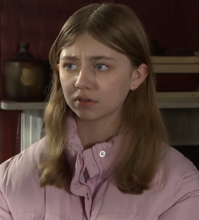 Ro Hutchinson Hollyoaks Wiki Fandom