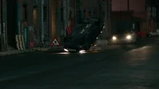Sully and Griff crash during a car chase.