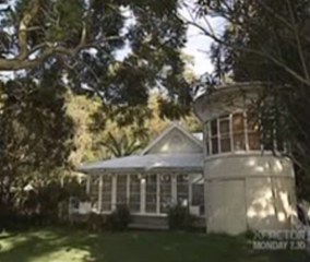 H&a beach house outside