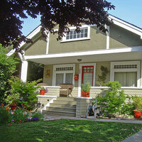 Craftsman Style Home Wiki Fandom The craftsman style house was first seen in america and was developed out of british arts and craft movement in the 1860s.