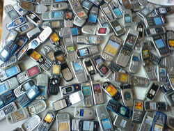 1000 mobiles