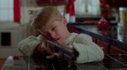 Homealone-movie-screencaps.com-2808