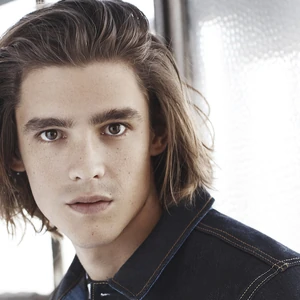 Brenton Thwaites Home And Away Wiki Fandom Thwaites studied acting at the queensland university of technology and he graduated in 2011. brenton thwaites home and away wiki