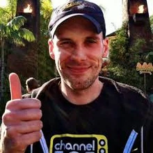 Dan Murrell gives a thumbs up while wearing a Channel 101 shirt.