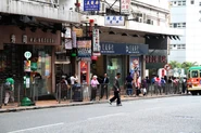 啟田商場北行