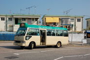 往西貢方向的4A線小巴會逆線停靠此站（2011年11月）