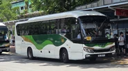 6A線用車正於港鐵大學站廣場落客（2025年9月）