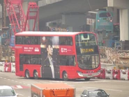 978B線用車正駛入西區海底隧道收費廣場巴士站