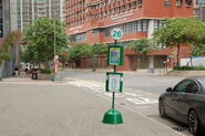 站景，後為理工大學學生宿舍（2011年9月）
