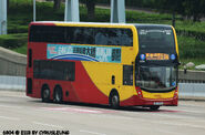 E11B線用車6804正駛進西區海底隧道巴士轉乘站
