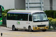 NR764線晶晶用車豐田Coaster（PU1268）駛入屯興路