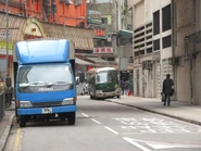 KR11線用車於廟街候客（2015年2月）