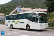 11A線用車正駛入東涌道