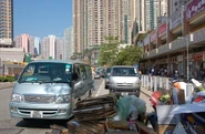 TKO-BauhiniaGardenTongChunStreet-0315.jpg (532 KB) 停車灣被用作泊車及放置雜物(2011年11月)