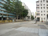 與興華街交界，左為蘇屋邨（2012年10月）