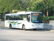 嶼巴配Asia Spacestar II車身的雙門猛獅SÜ353F，早期多在B2及B2P線服役