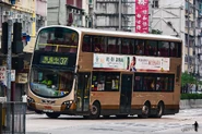 這批AVBWU大部分配九巴仔圖案皮套座椅及Ventura車門（圖為AVBWU185／PY6125）