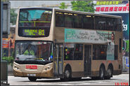 九巴第五代Enviro500，配歐五引擎，使用了由上海鴻隆生產的電子顯示屏