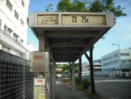 南行巴士站，拍攝時73線仍途經此站（2010年7月）