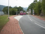 下行分站，右邊為上行分站（2011年）