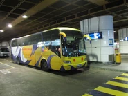 華通中港快綫在中港碼頭載客