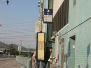 南行前港鐵巴士A73綫站牌，當時此站名為「富泰」（2008年1月）