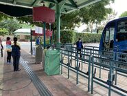 MTR staff in Disneyland help passengers to take TE13 2 10-04-2020