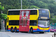 962S線常用車型之一為Enviro500 MMC（63XX-64XX）