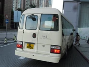 在原有泵把外加裝於車尾的土泵（豐田Coaster非專營巴士）