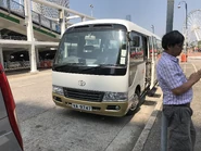 2018年豐田Coaster單層空調巴士(VA9747)加入晶晶車隊，此車現時行走宏利金融中心穿梭巴士路線