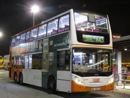 X43線用車於機場博覽館總站待命