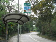 東行巴士站，可見站名仍配上地區名稱（2011年5月）