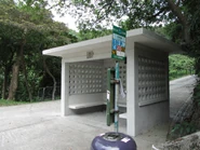 西行巴士站在荔枝園村通道旁（2011年5月）