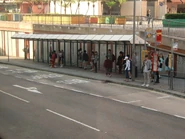 從巴士上俯視此站（2010年11月）