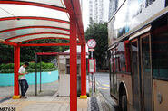 顧客服務大使於祥華總站當值（圖左），該站於2013年8月24日起棄用