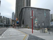 XiQuCentre 20190102 5.jpg (555 KB) 巴士站前方設有的士上落客點(2019年1月)