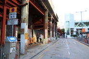 總站停用後，整列停車灣被改作私家車及的士上落客區（2021年11月）