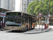 現已停辦的82M與82S線，昔日在此站的站位（2011年2月）