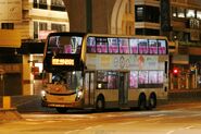 N691線用車剛從中環（港澳碼頭）總站開出